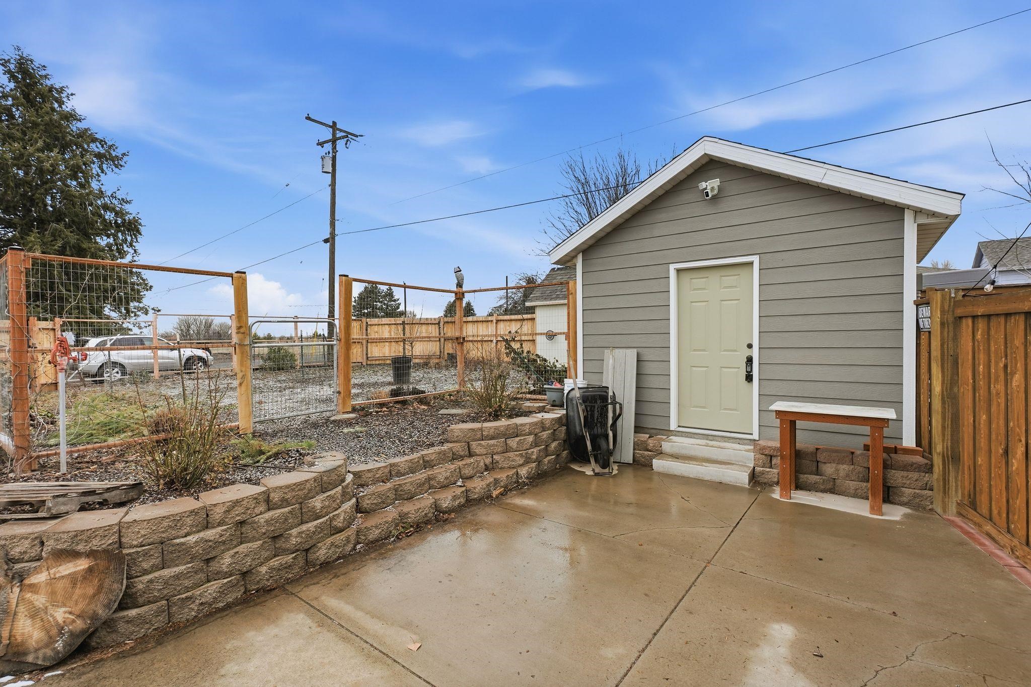 413 NW Dellah Ave - Photo 30