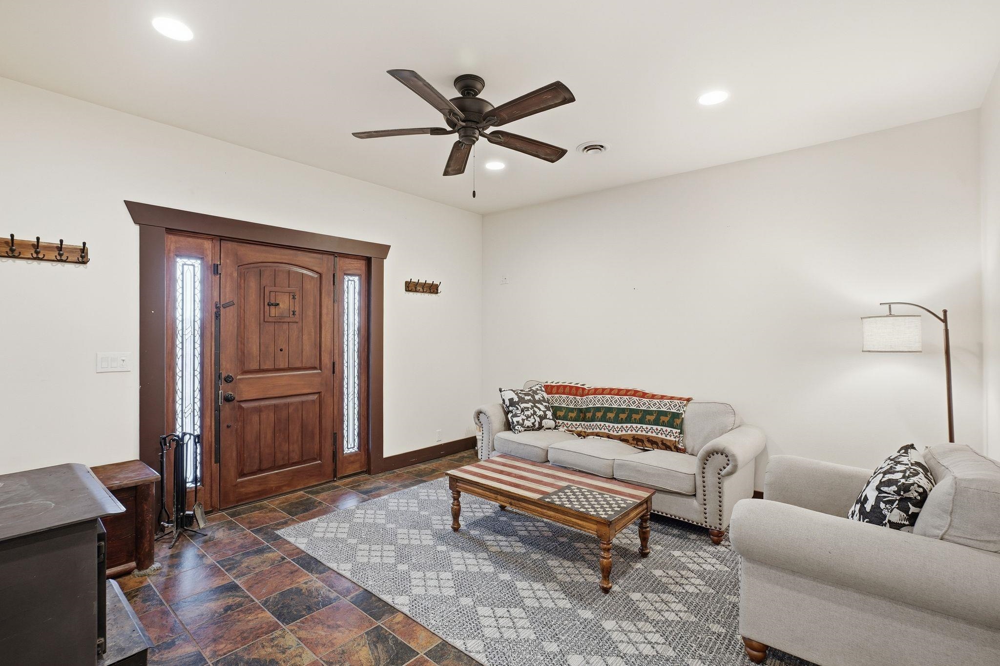 413 NW Dellah Ave - Photo 4