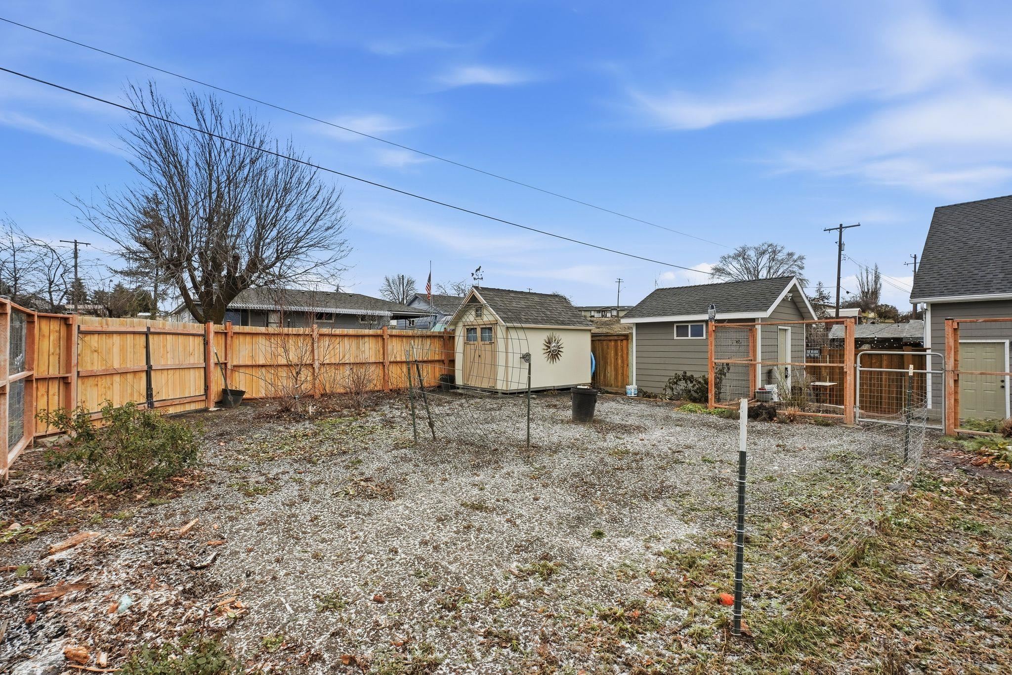 413 NW Dellah Ave - Photo 32