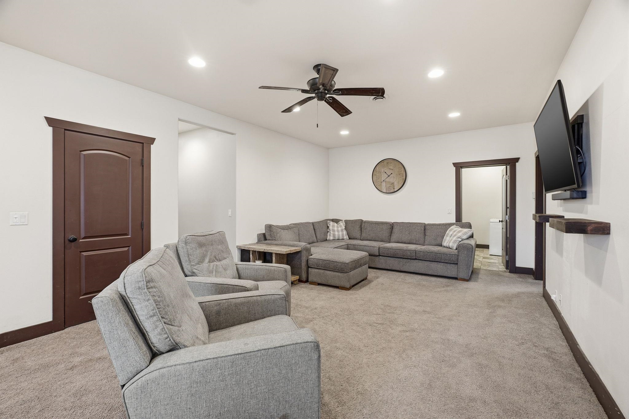 413 NW Dellah Ave - Photo 8
