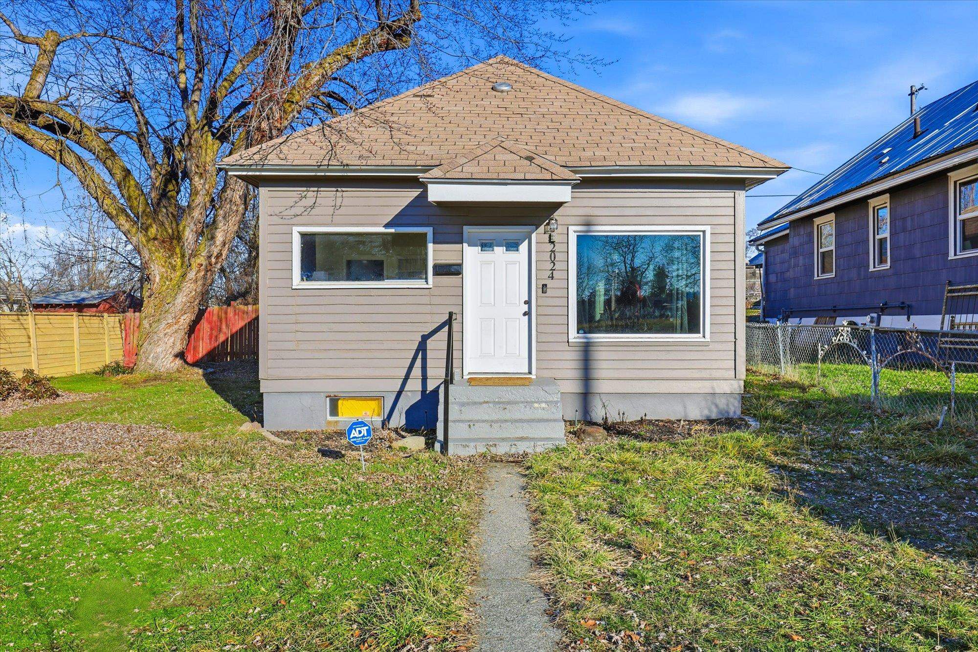 2024 W Spofford Ave - Photo 1