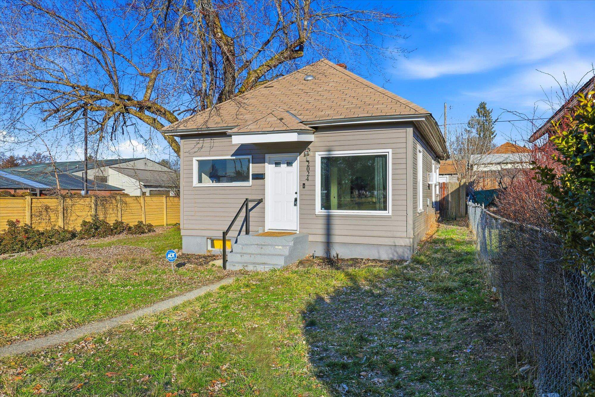 2024 W Spofford Ave - Photo 2