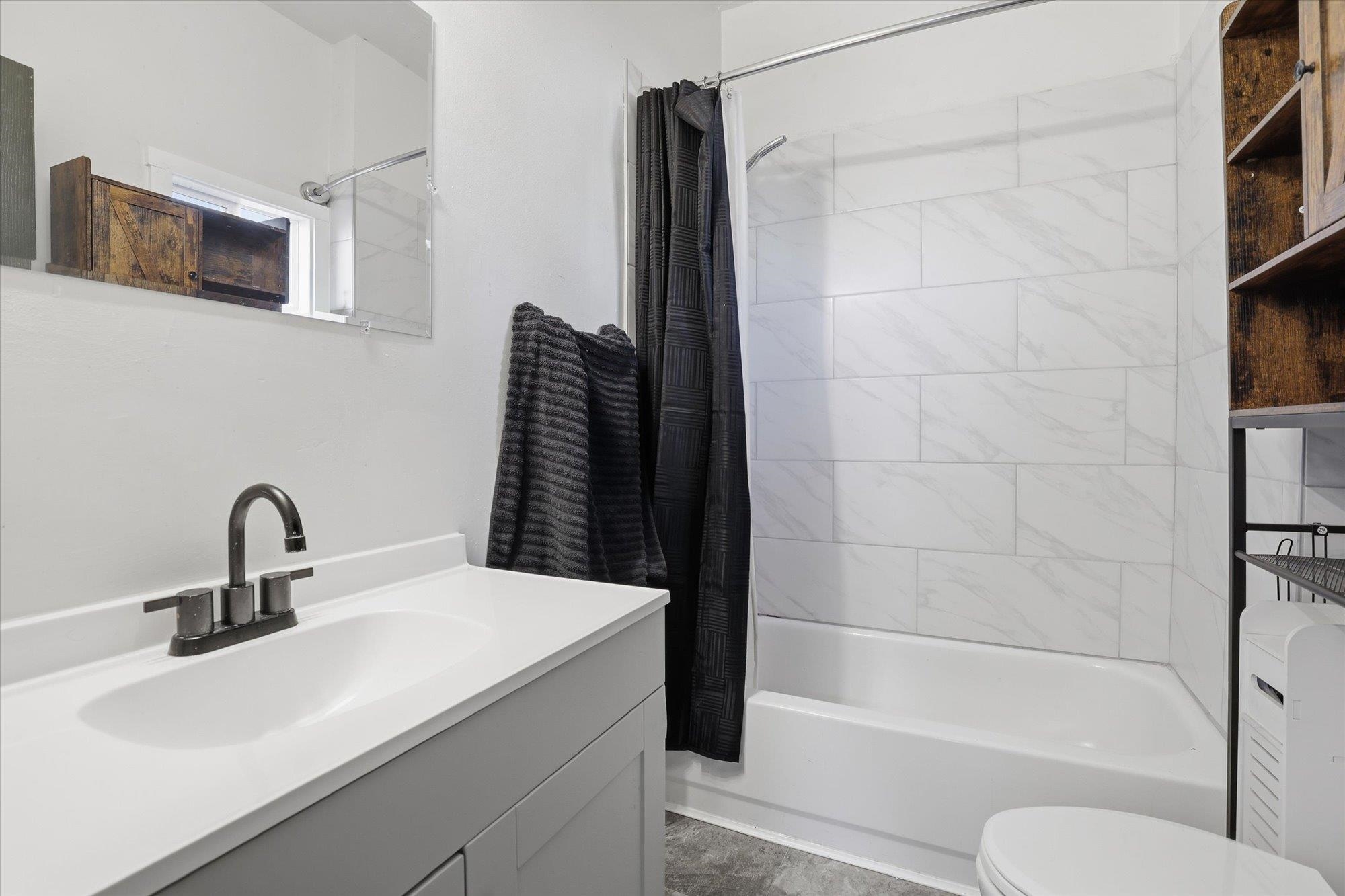 2024 W Spofford Ave - Photo 15