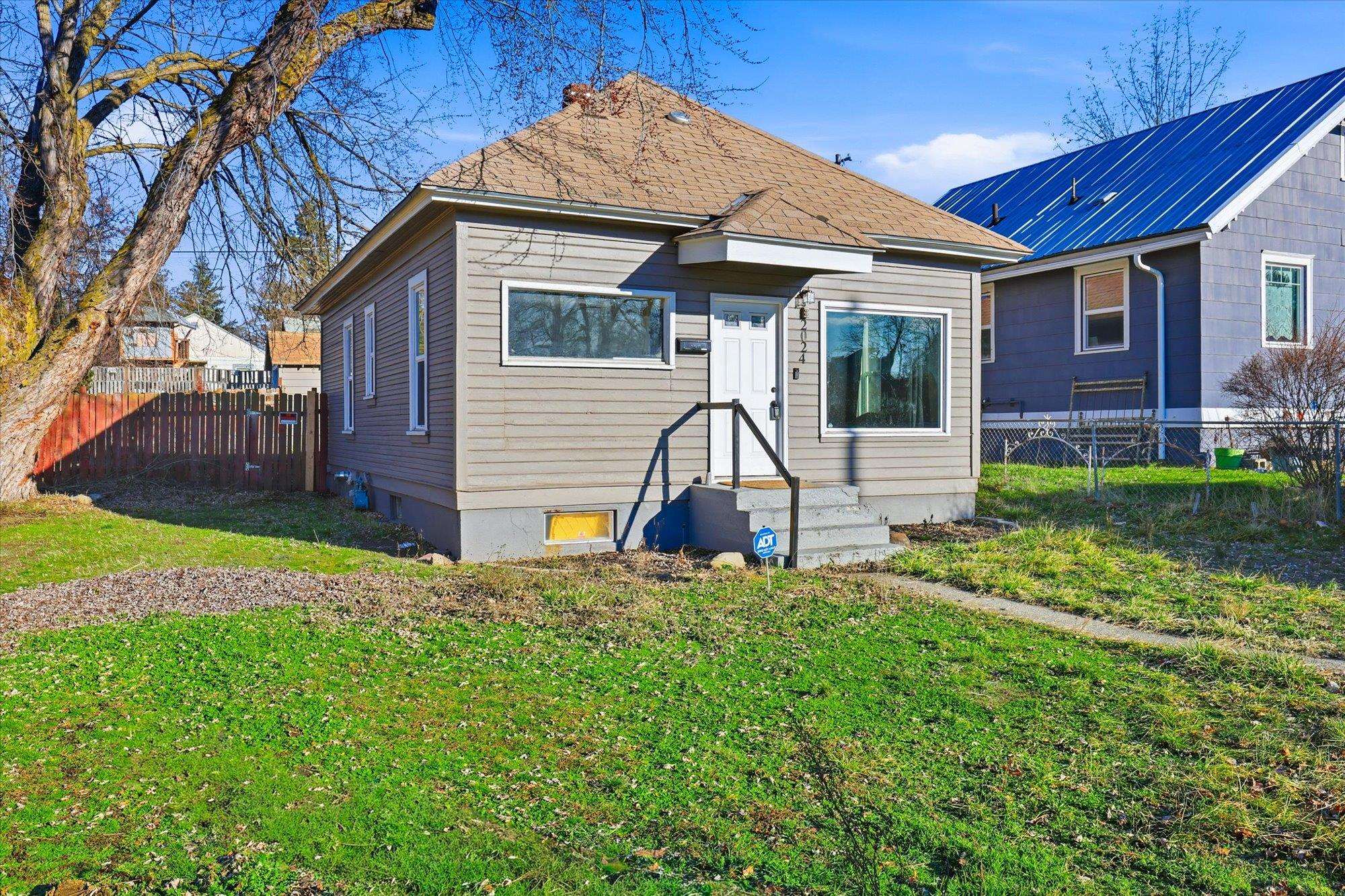 2024 W Spofford Ave - Photo 3