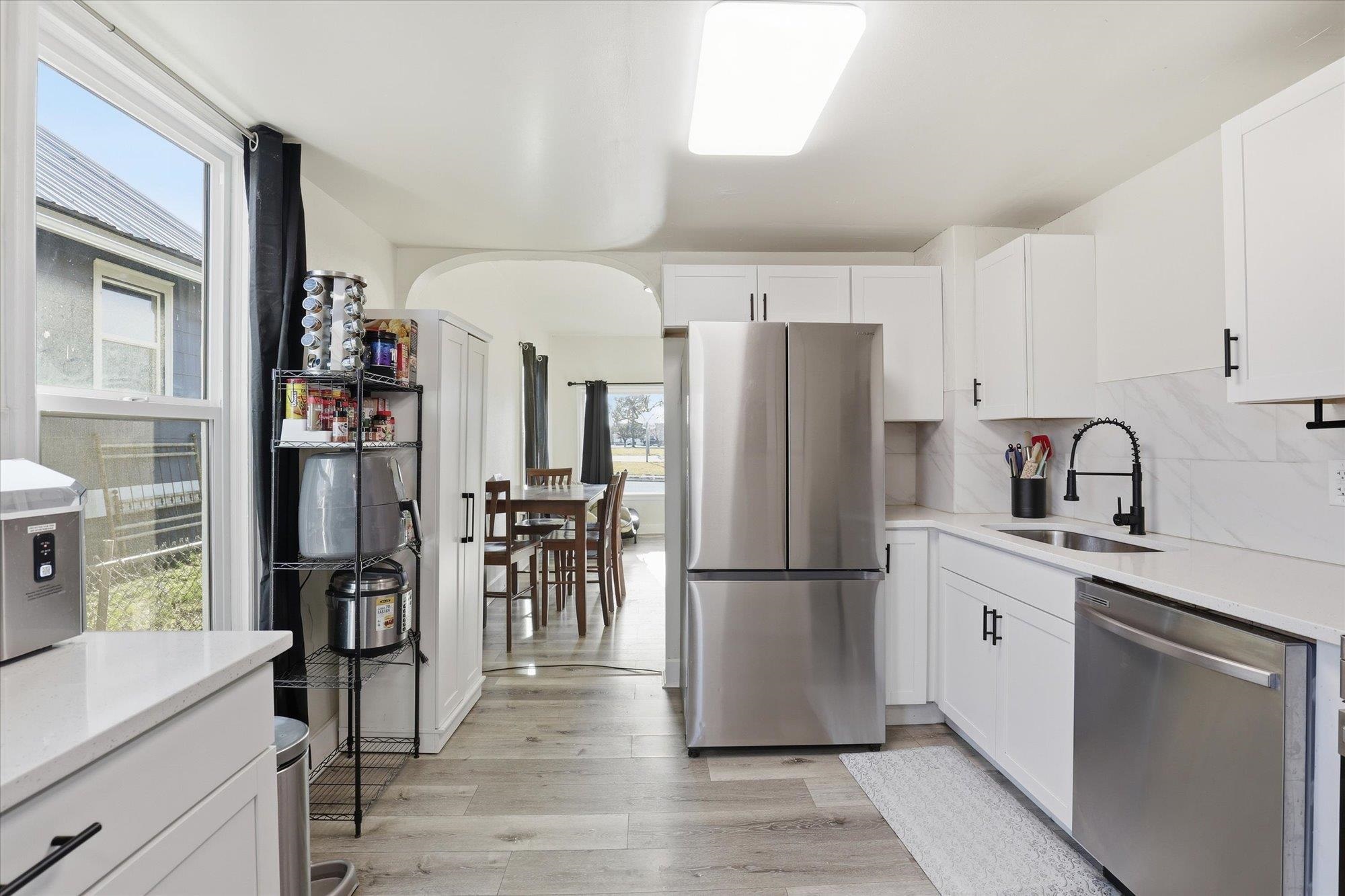 2024 W Spofford Ave - Photo 9