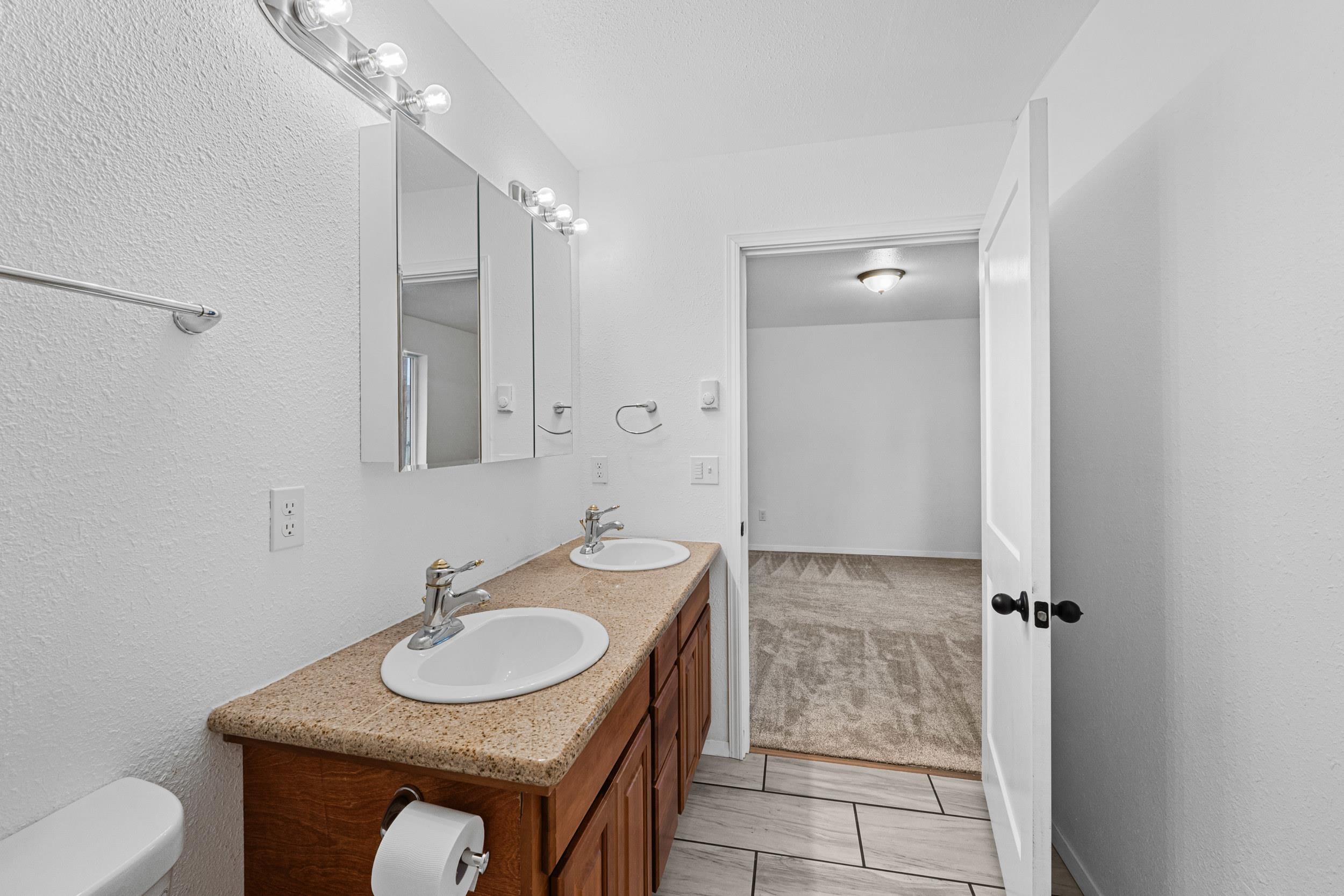 749 N Warren Ave - Photo 17