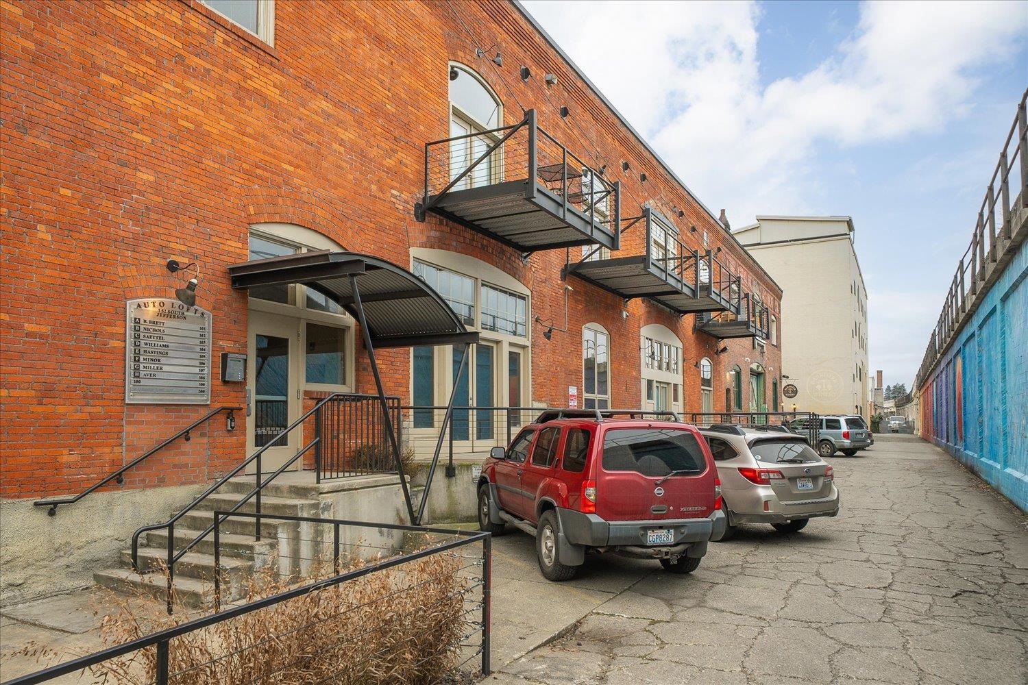152 S Jefferson St - Photo 1