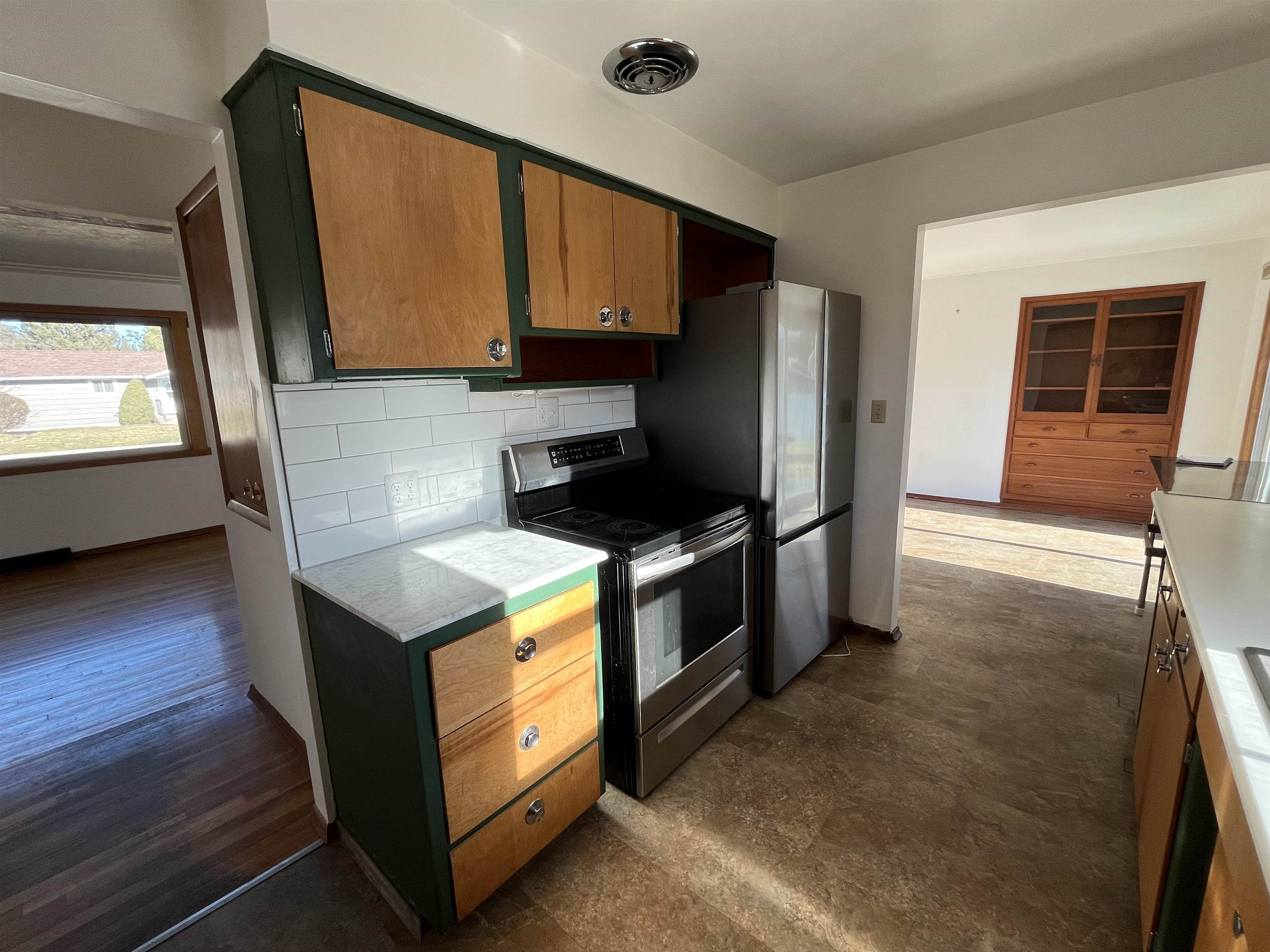 207 W Hoerner Ave - Photo 8