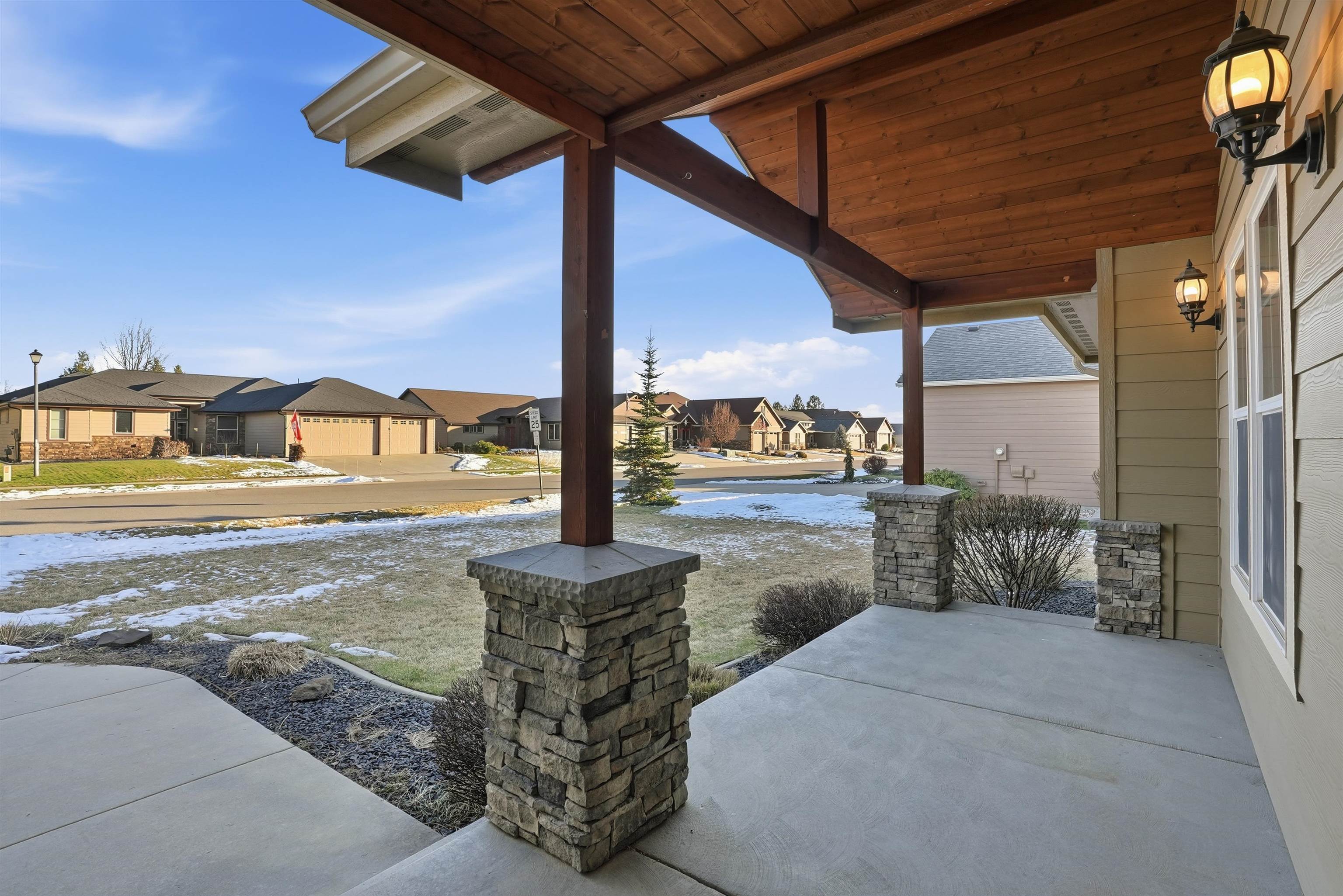 1031 N High Desert Dr - Photo 4
