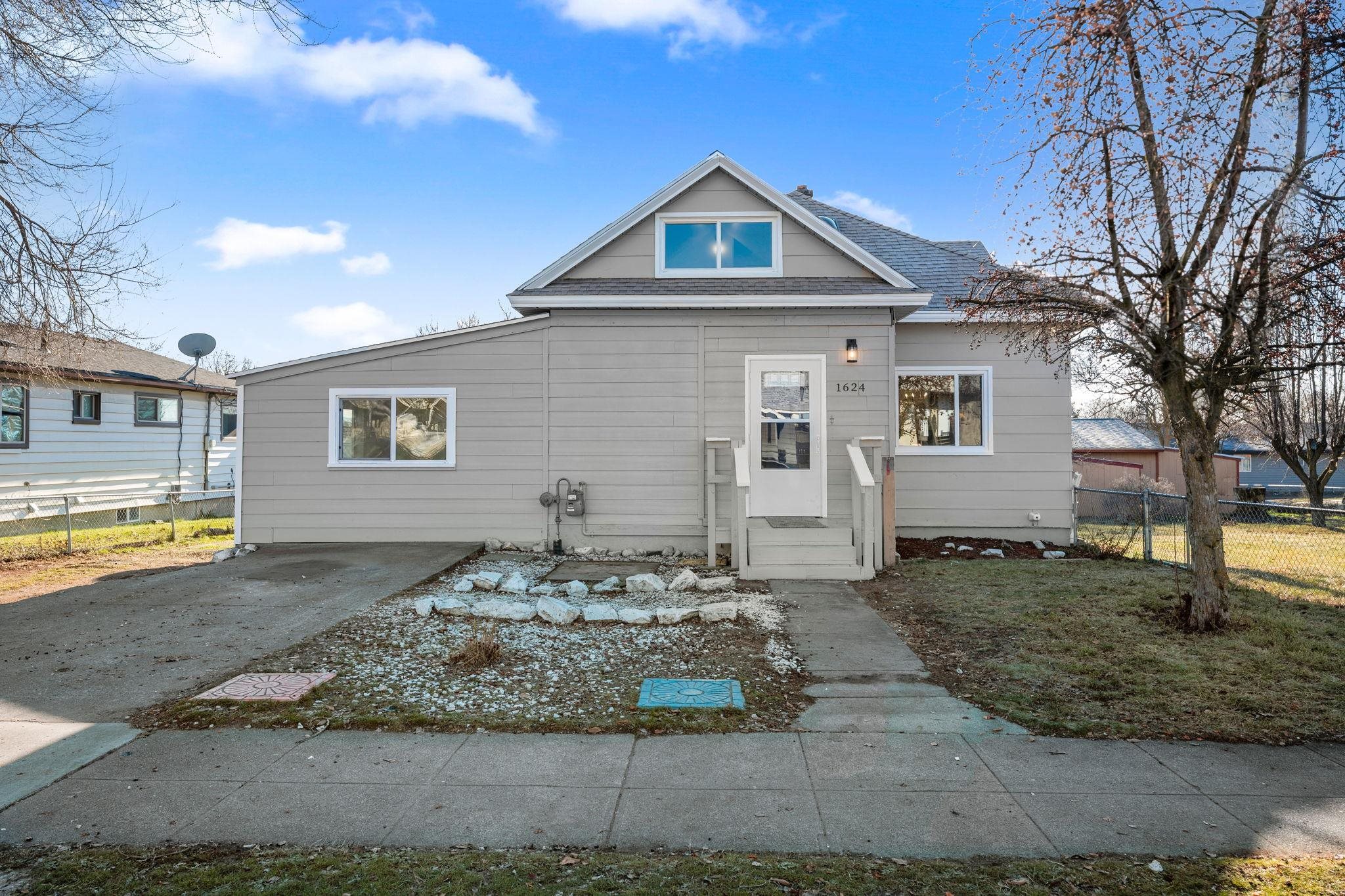 1624 E Bridgeport Ave - Photo 1