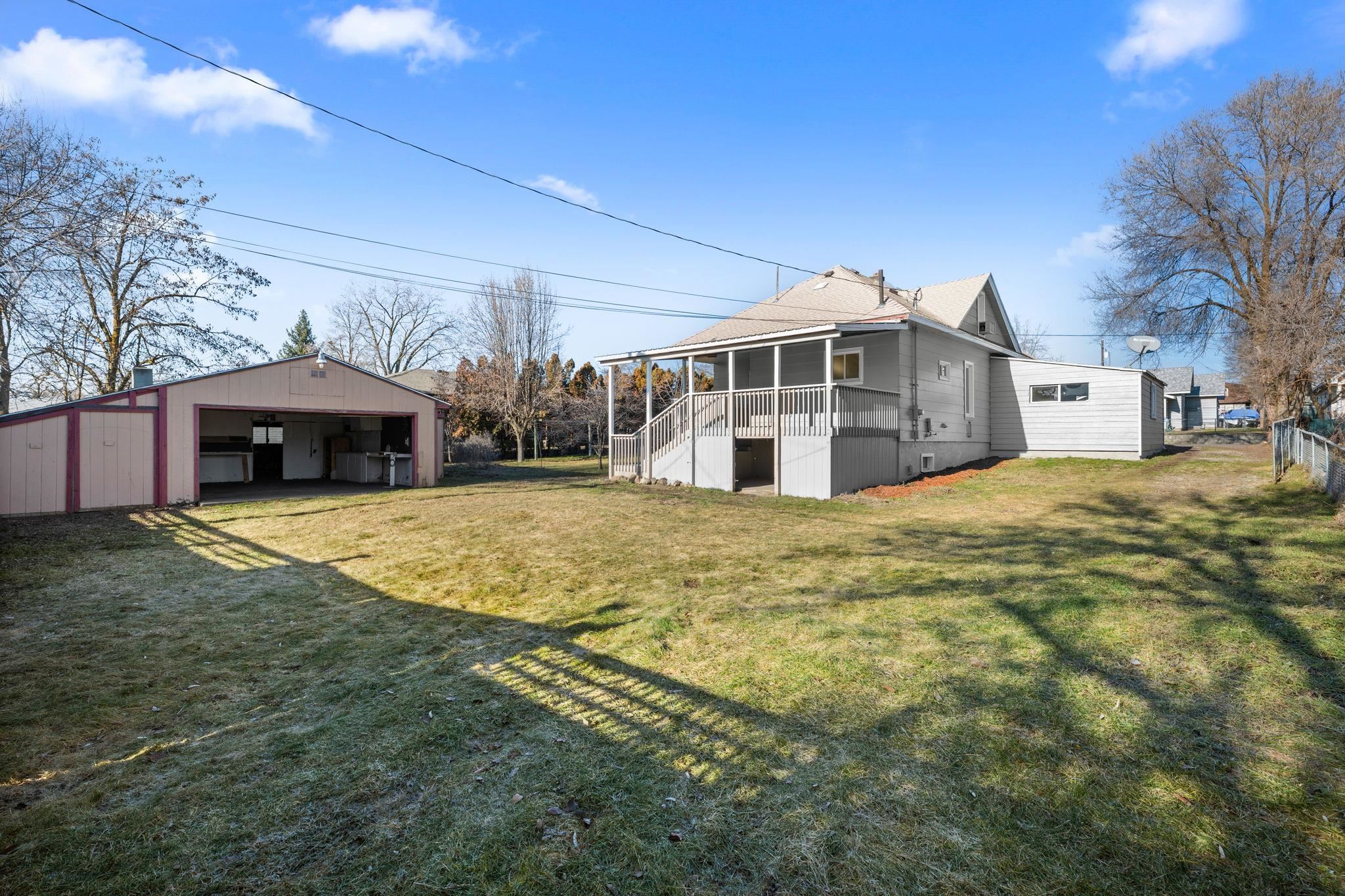 1624 E Bridgeport Ave - Photo 2