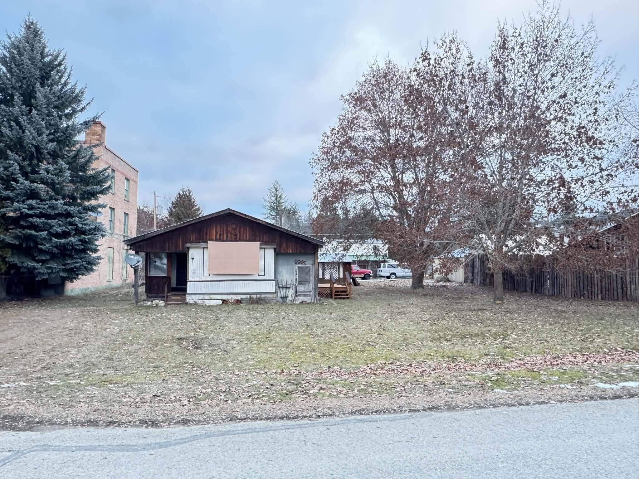 107 E 4th Ave - Photo 1