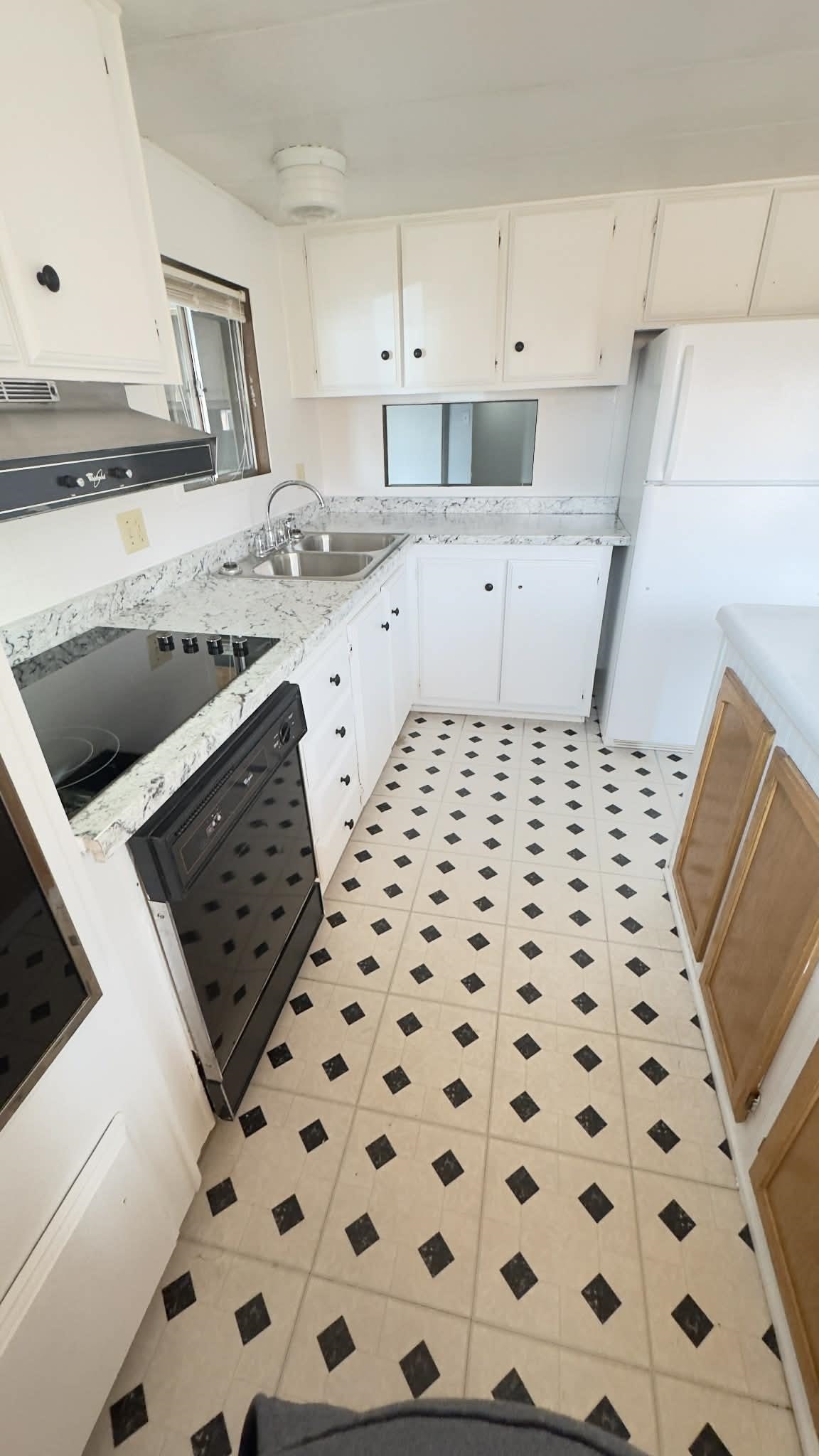 107 E 4th Ave - Photo 9