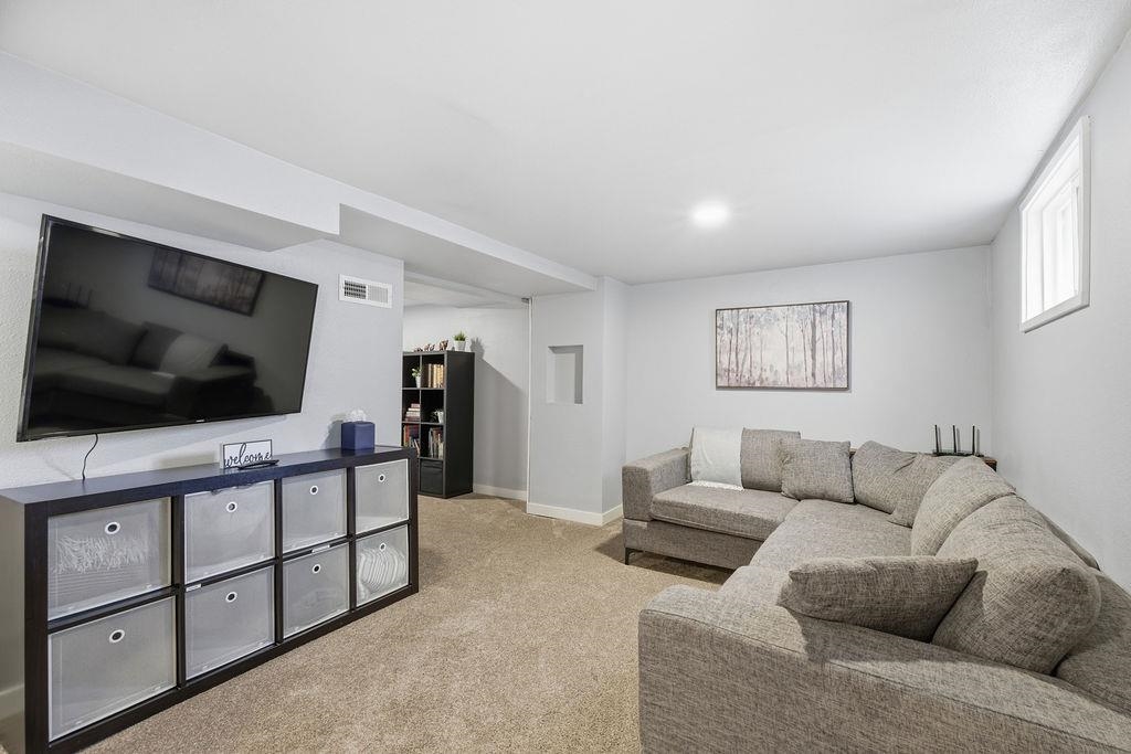608 E 33rd Ave - Photo 22