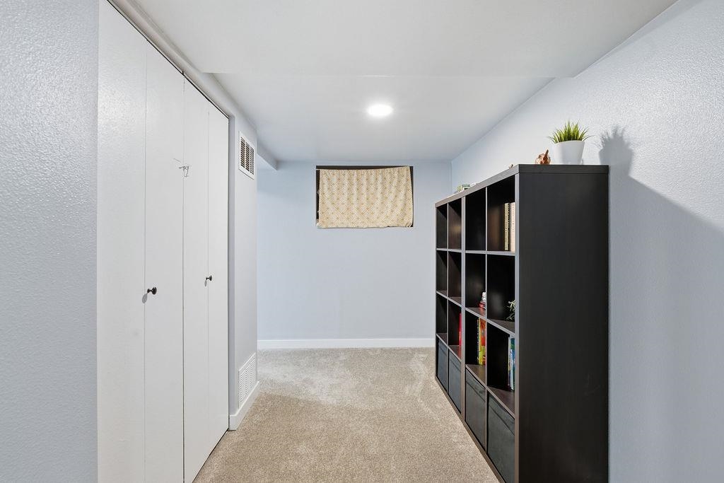 608 E 33rd Ave - Photo 25