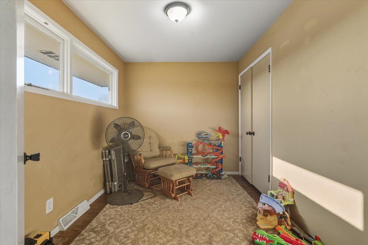 1527 E Bridgeport Ave - Photo 14