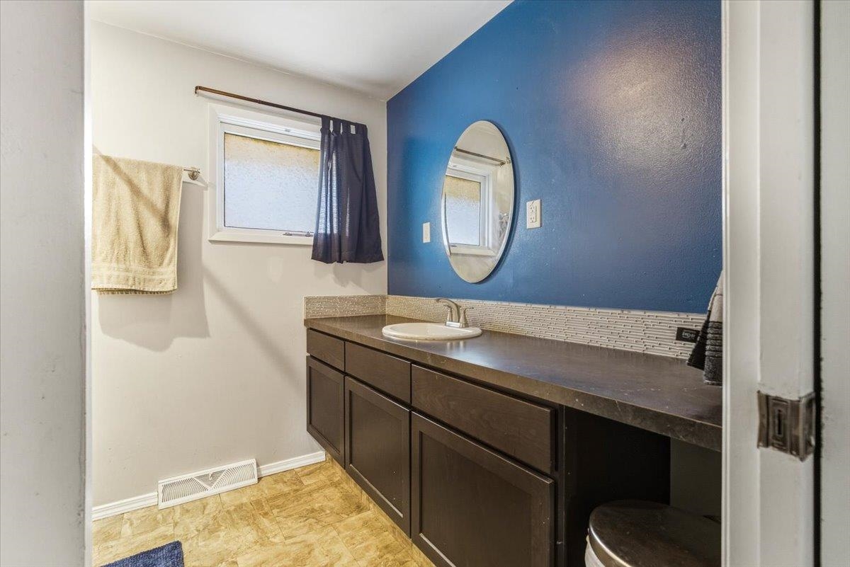 1527 E Bridgeport Ave - Photo 15