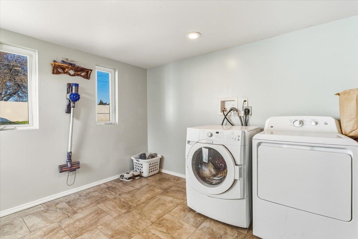1527 E Bridgeport Ave - Photo 17