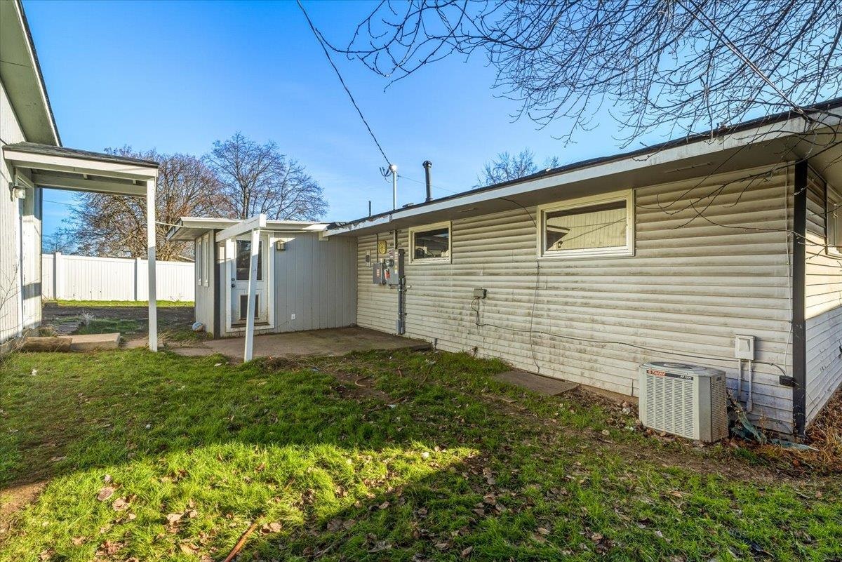 1527 E Bridgeport Ave - Photo 19