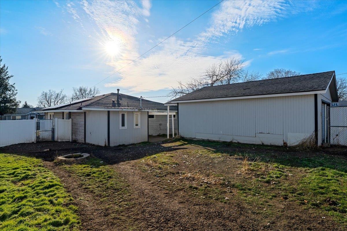 1527 E Bridgeport Ave - Photo 20