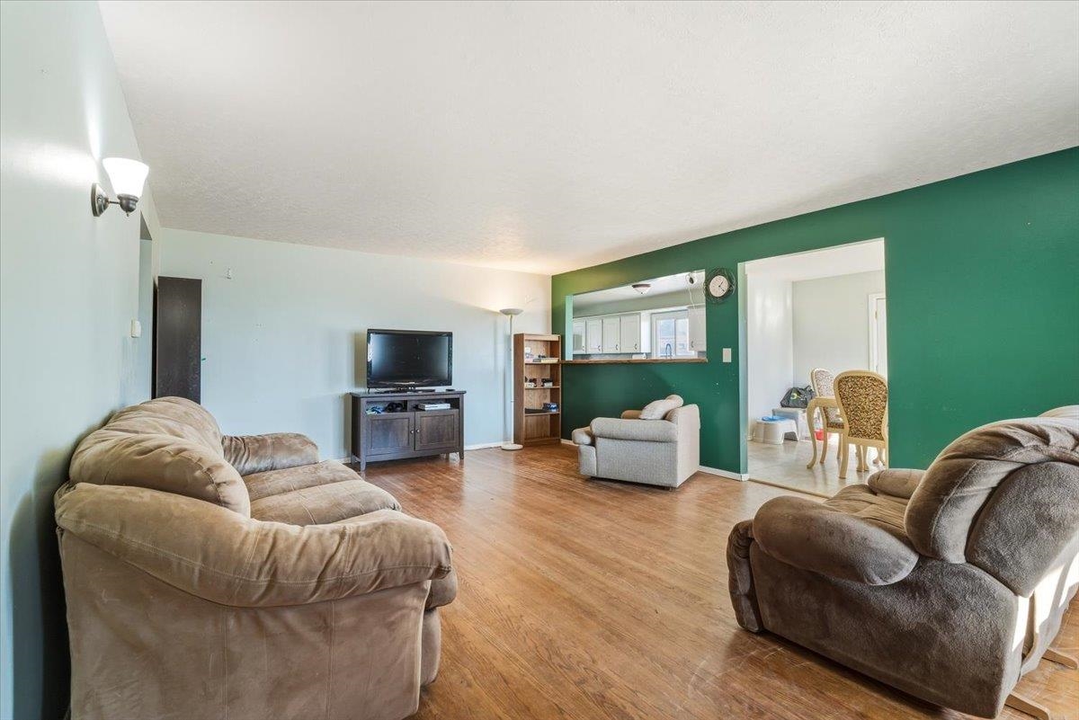 1527 E Bridgeport Ave - Photo 4
