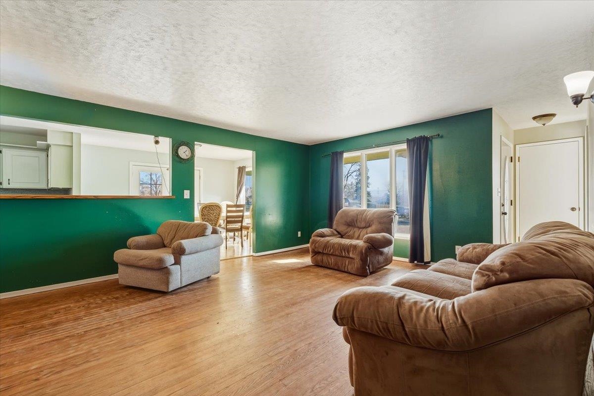 1527 E Bridgeport Ave - Photo 5