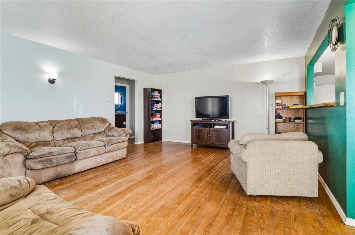 1527 E Bridgeport Ave - Photo 6