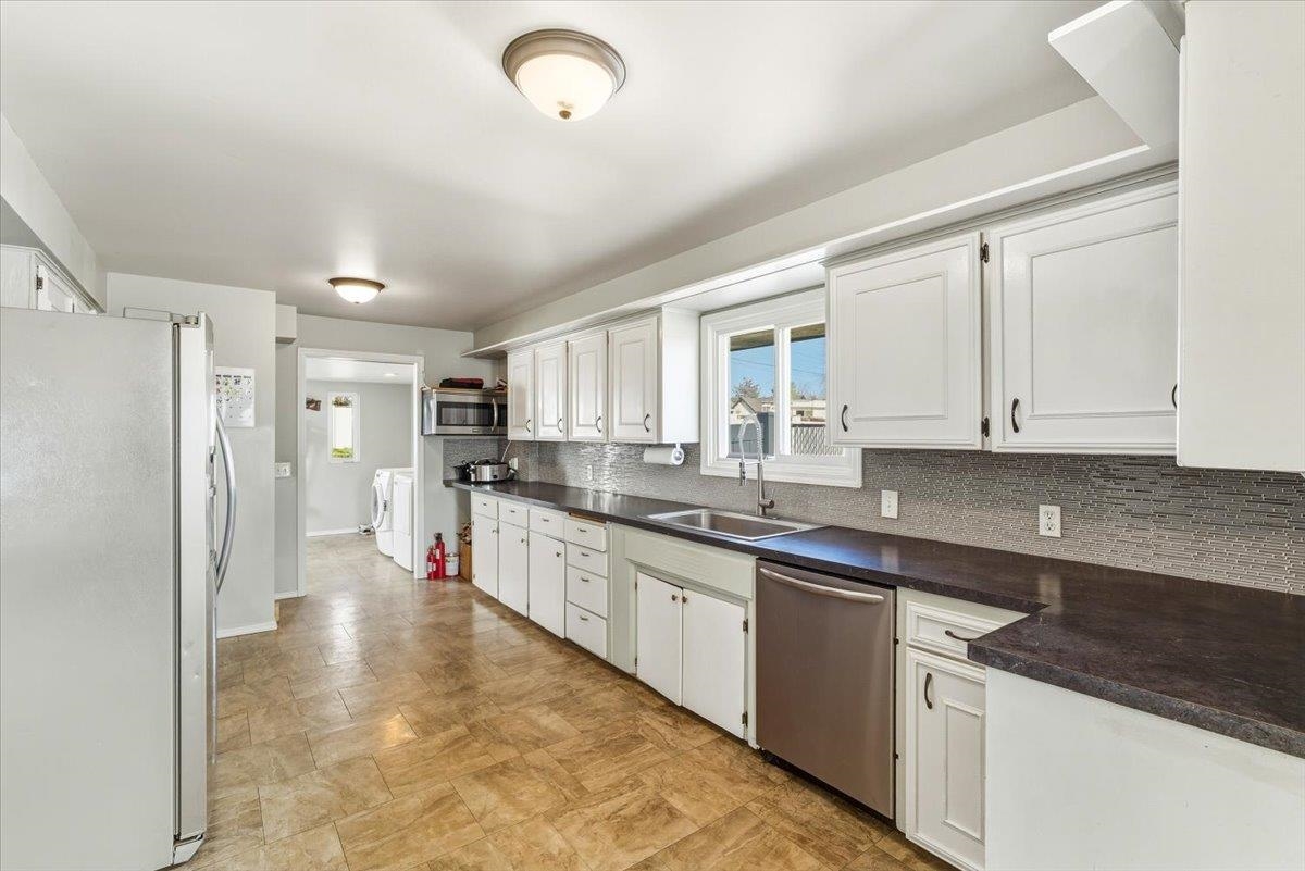 1527 E Bridgeport Ave - Photo 9