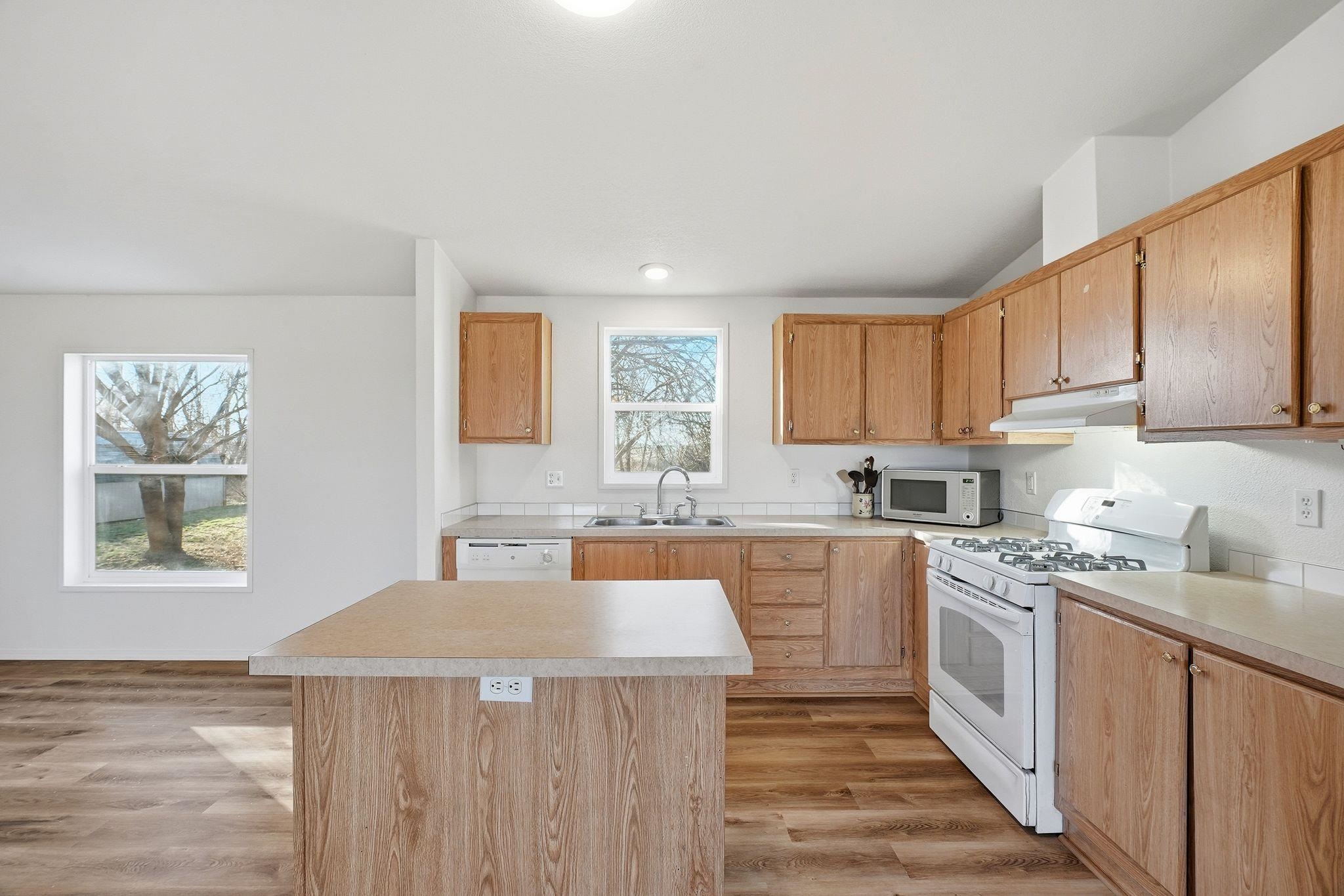 14808 W Thorpe Rd - Photo 10