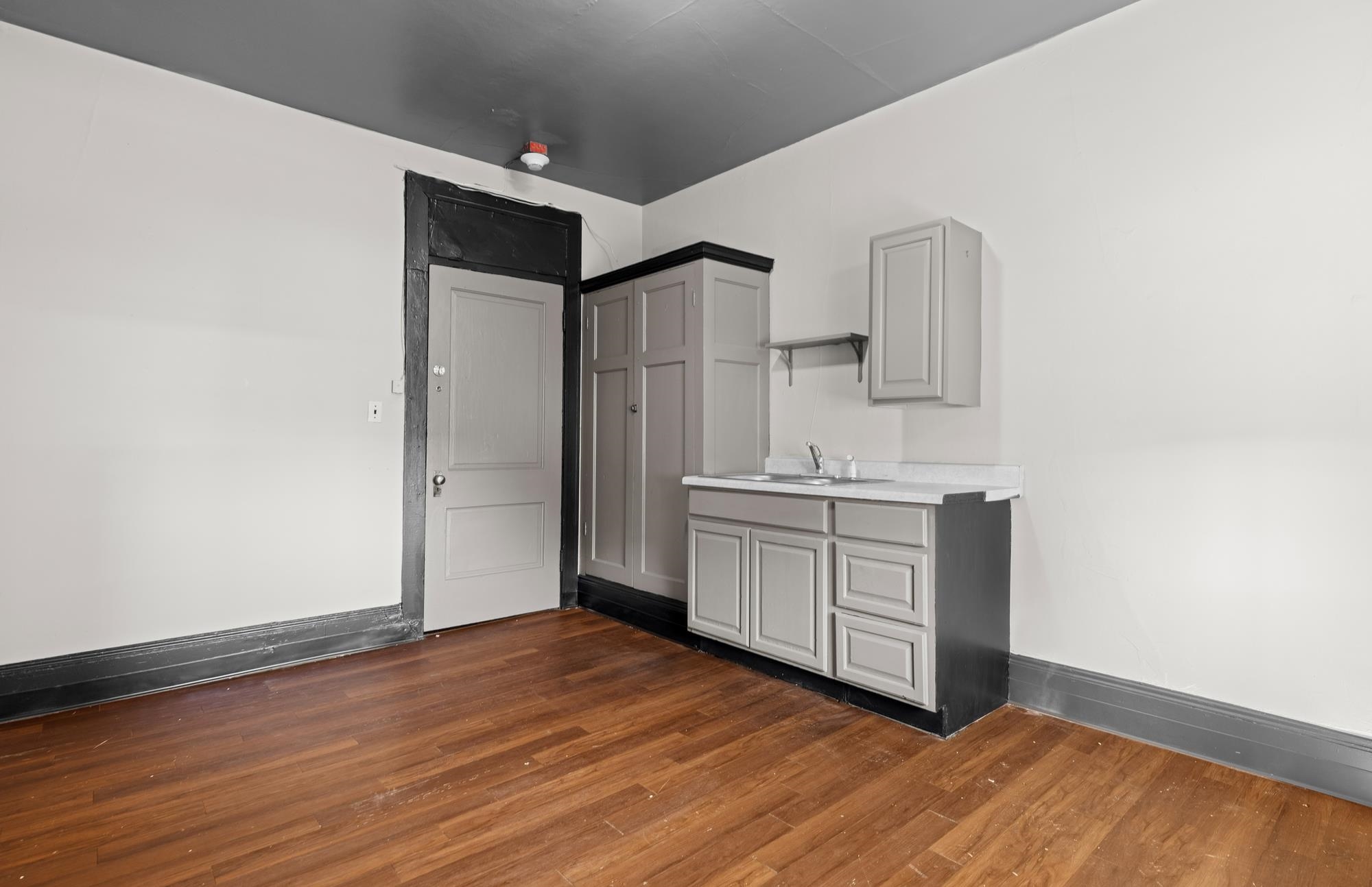 224 S Howard St - Photo 5