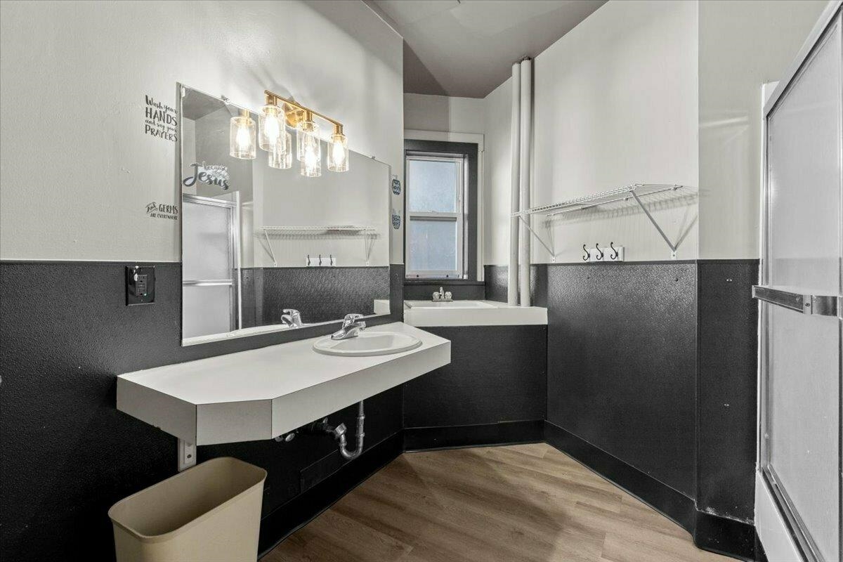 224 S Howard St - Photo 7