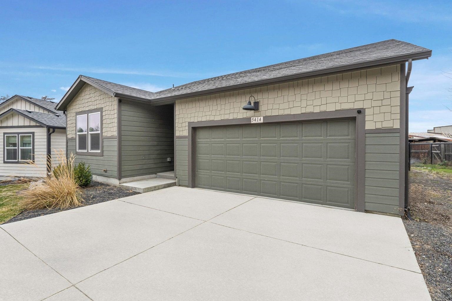 5414 E Bridgeport Ct - Photo 2