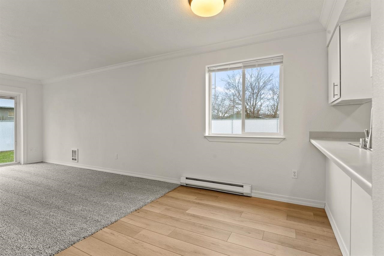 222 N Hutchinson Rd - Photo 11