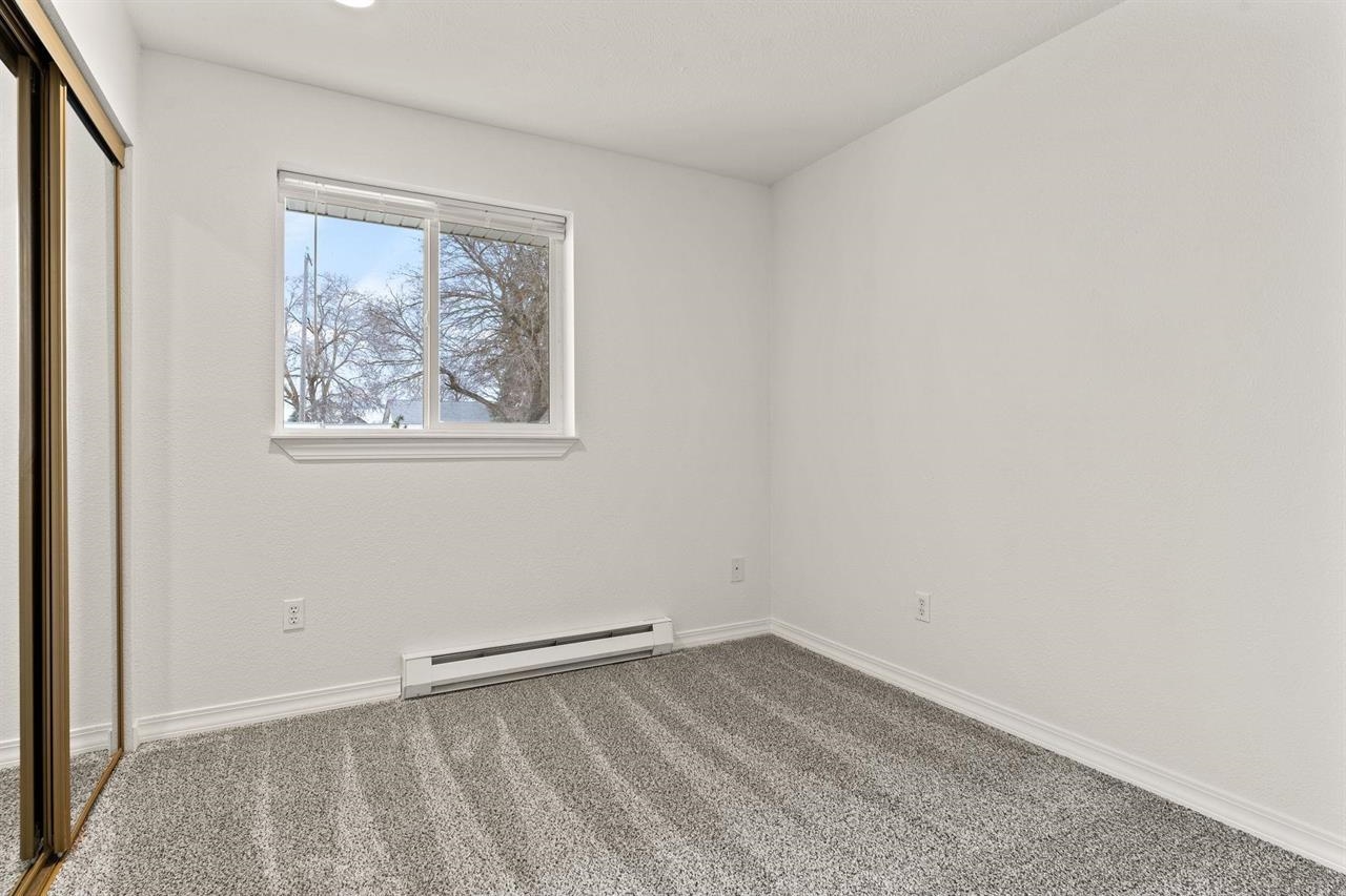 222 N Hutchinson Rd - Photo 15