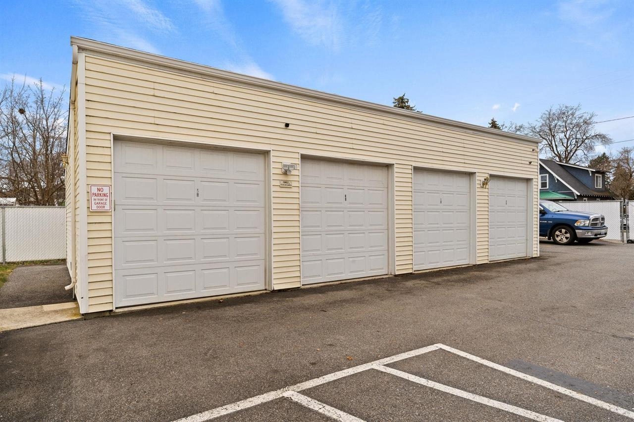 222 N Hutchinson Rd - Photo 20