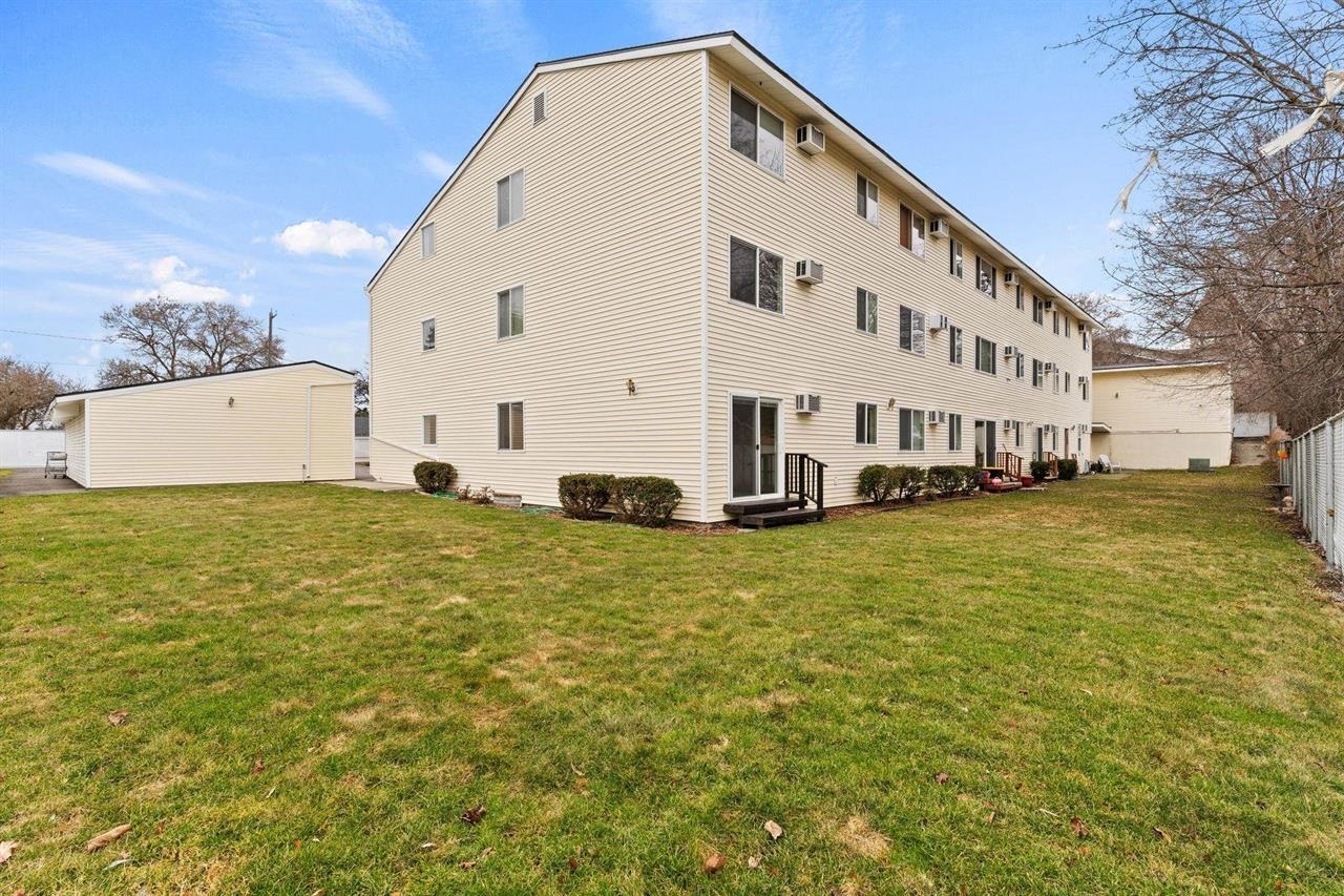 222 N Hutchinson Rd - Photo 21