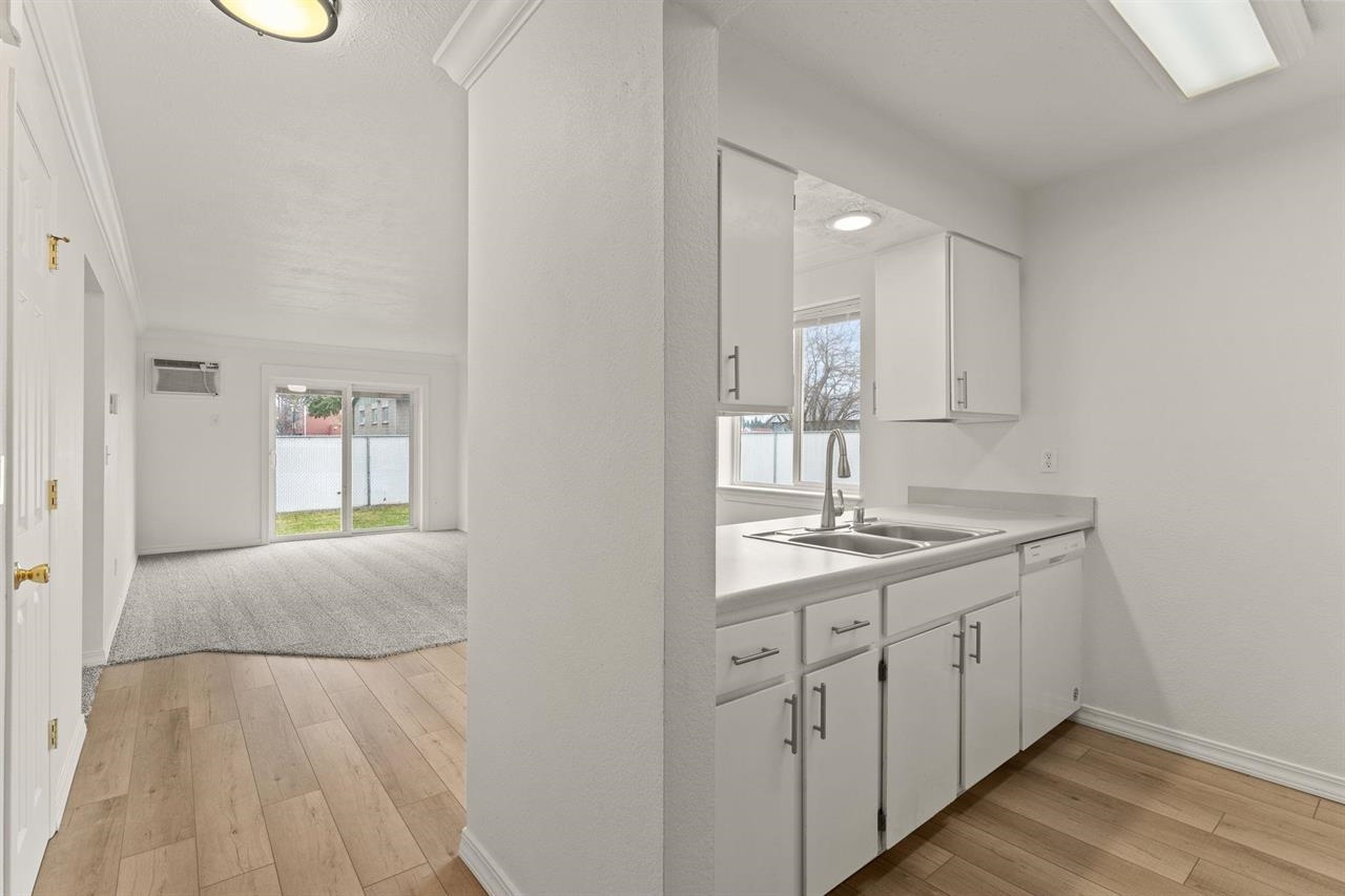 222 N Hutchinson Rd - Photo 5
