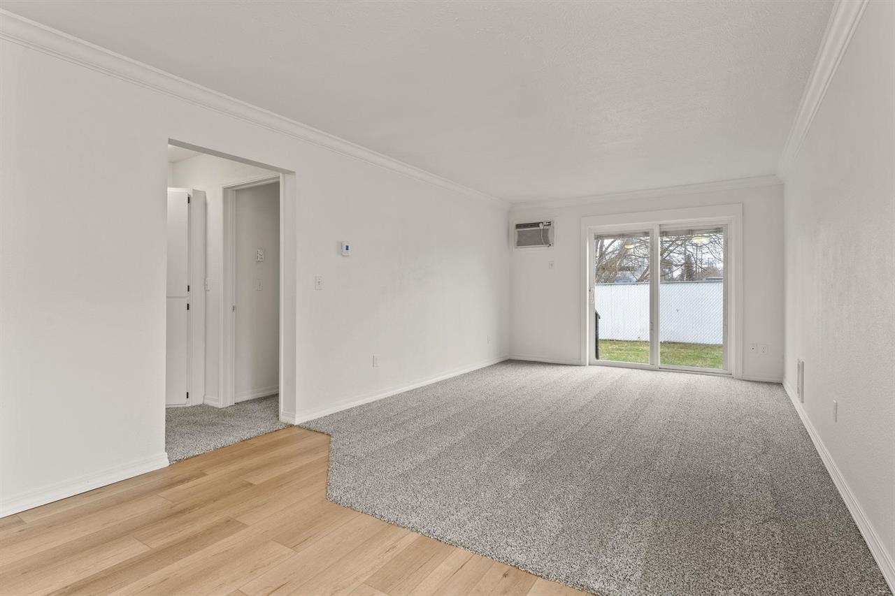 222 N Hutchinson Rd - Photo 9