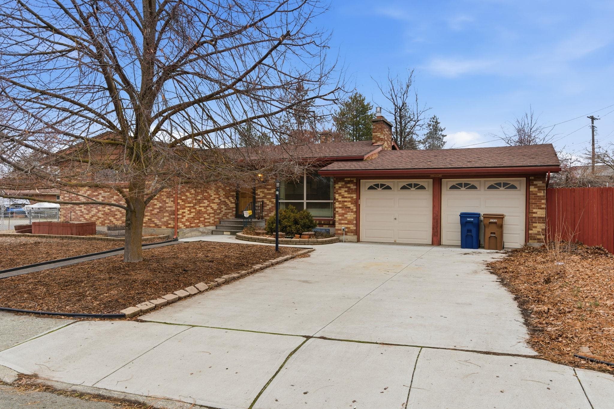 1918 W Kiernan Ave - Photo 2