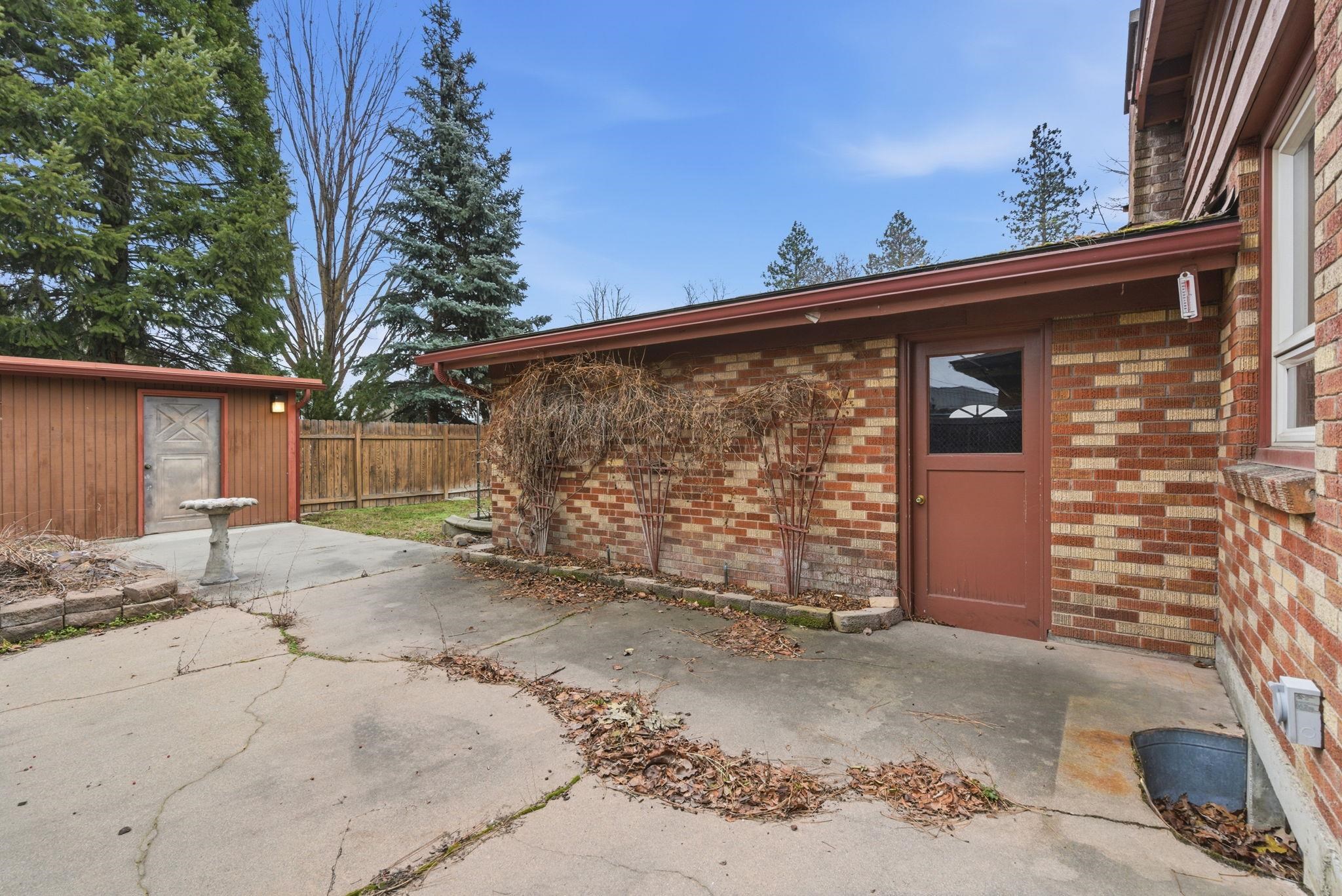1918 W Kiernan Ave - Photo 33
