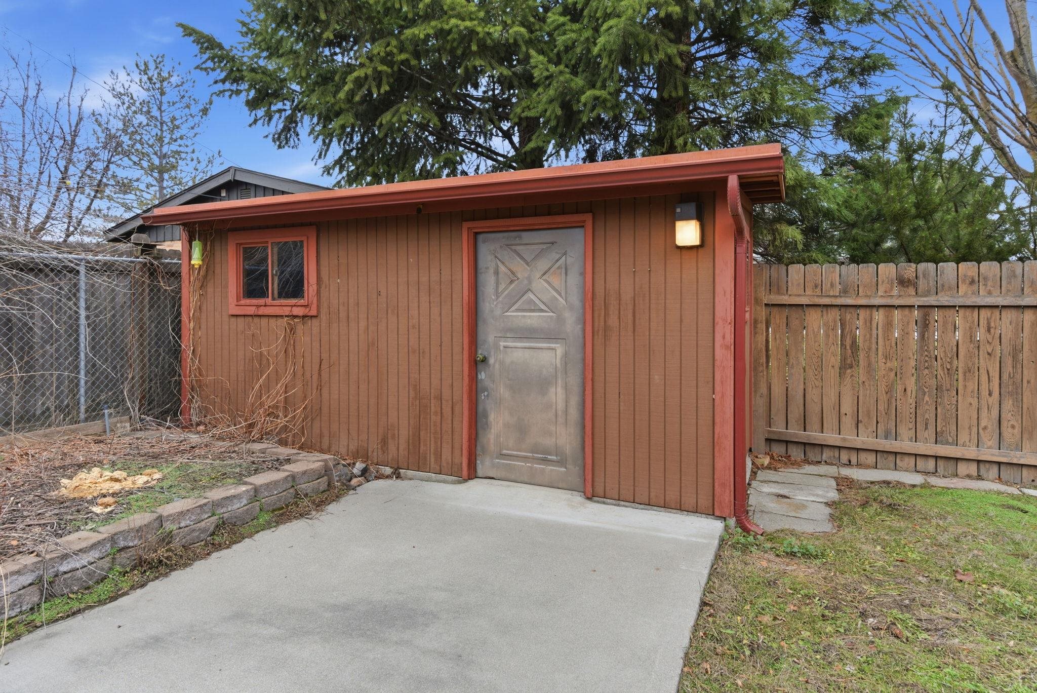 1918 W Kiernan Ave - Photo 36