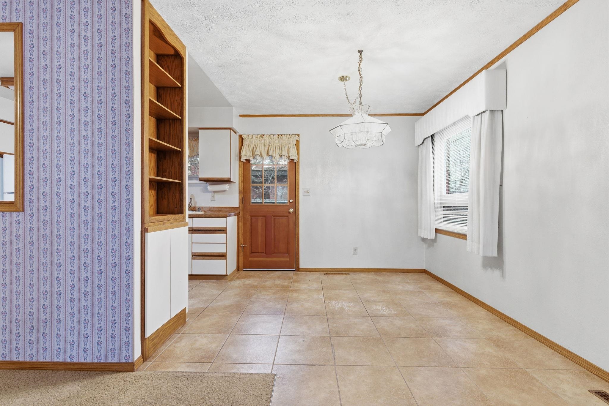1918 W Kiernan Ave - Photo 7