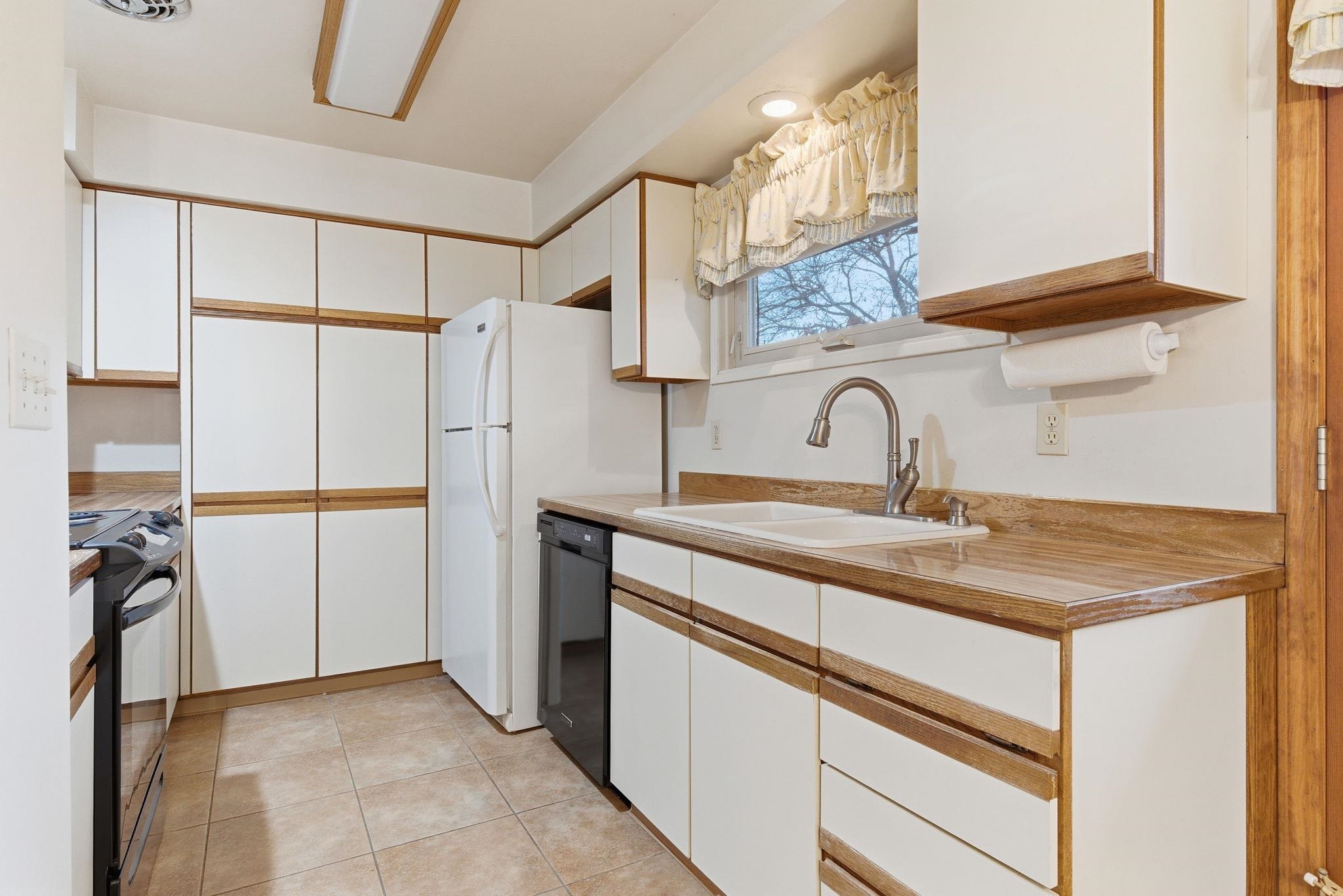 1918 W Kiernan Ave - Photo 10