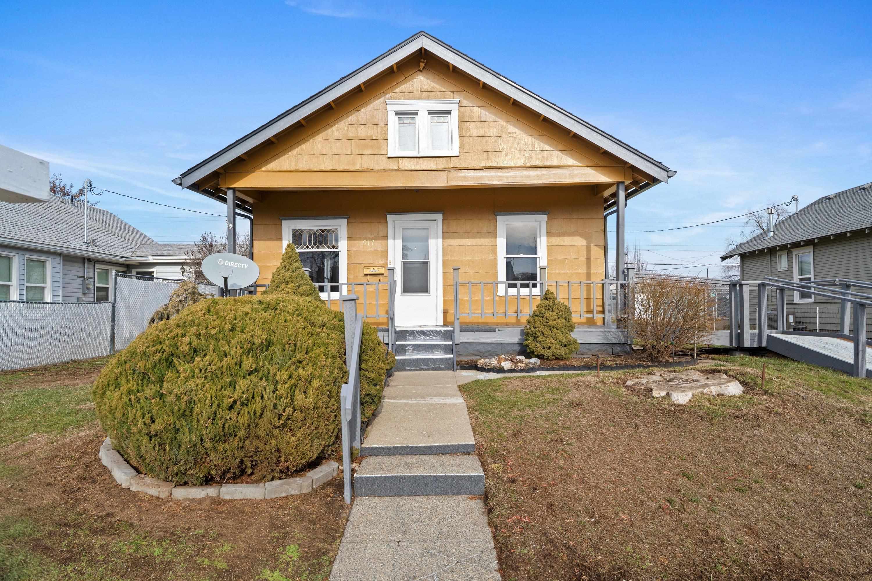 917 E Longfellow Ave - Photo 1