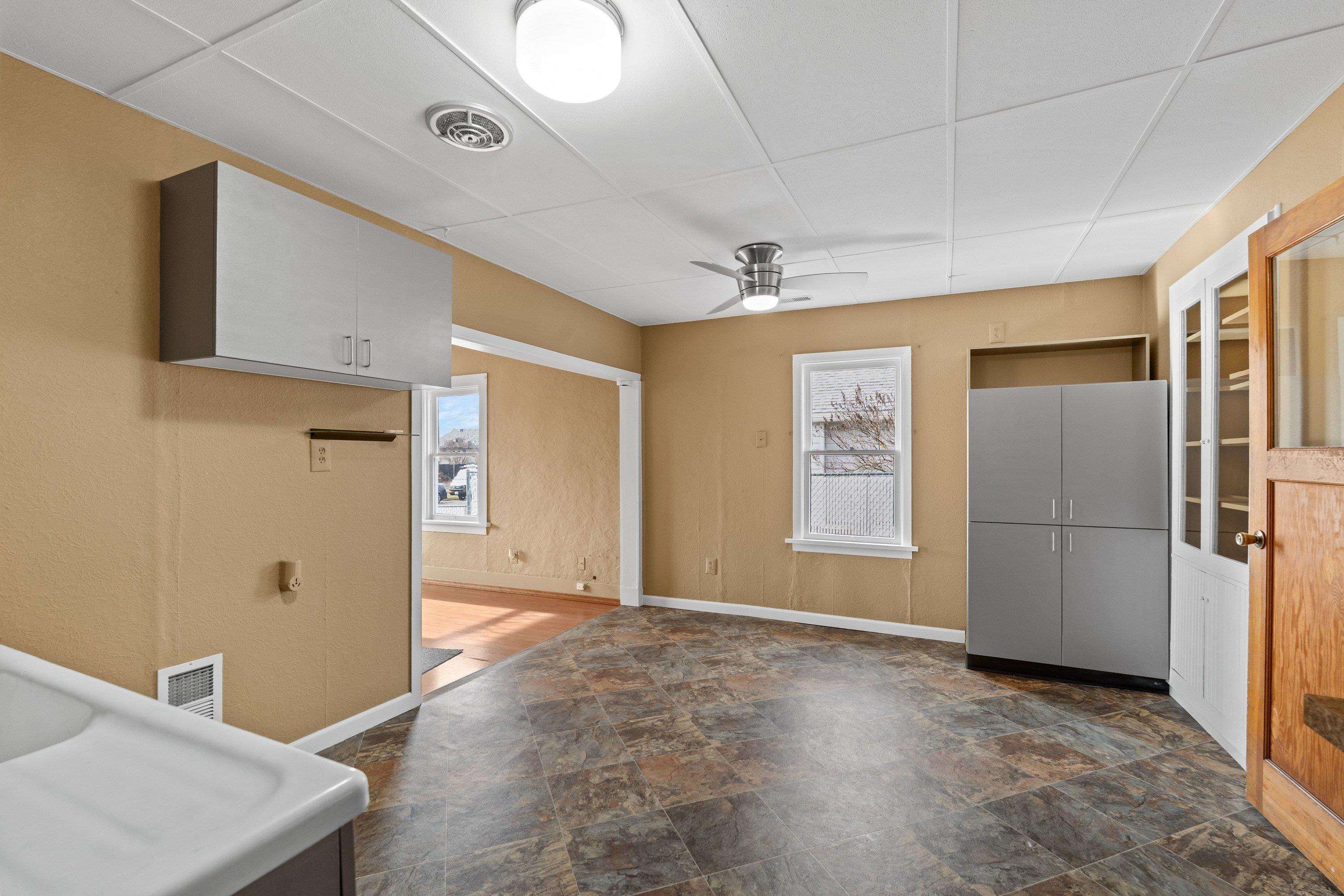 917 E Longfellow Ave - Photo 13