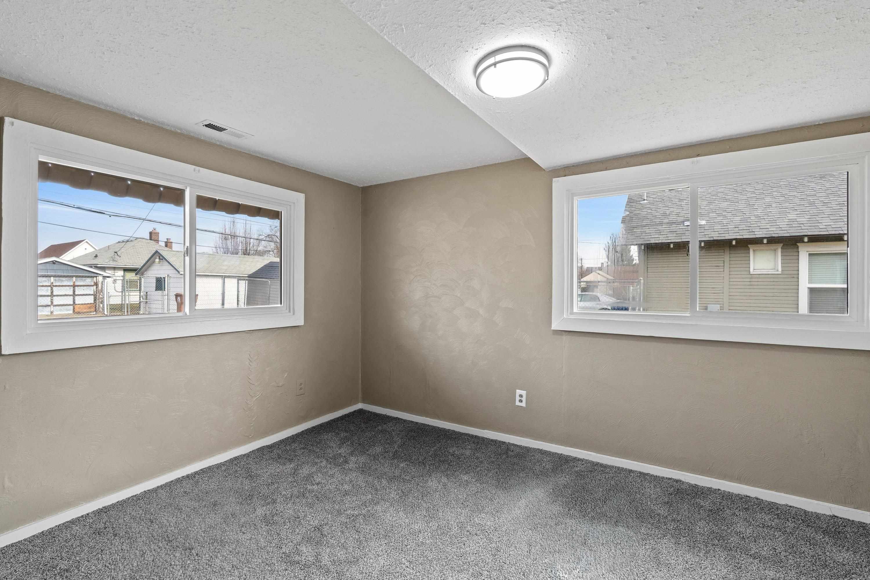 917 E Longfellow Ave - Photo 23