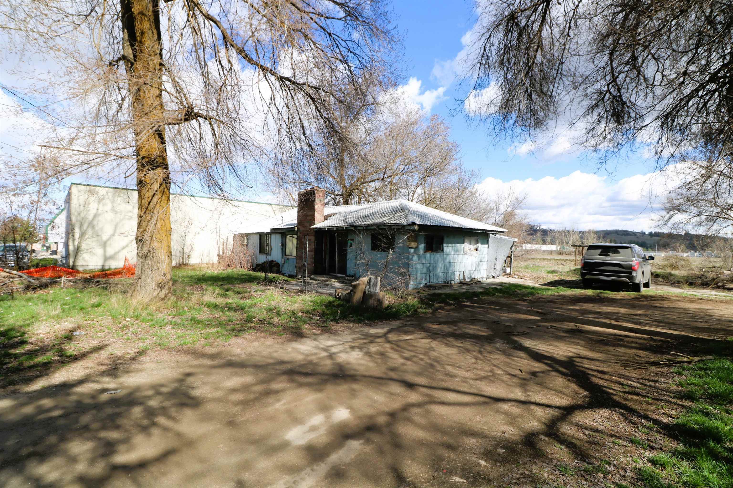 7408 N Market St - Photo 2