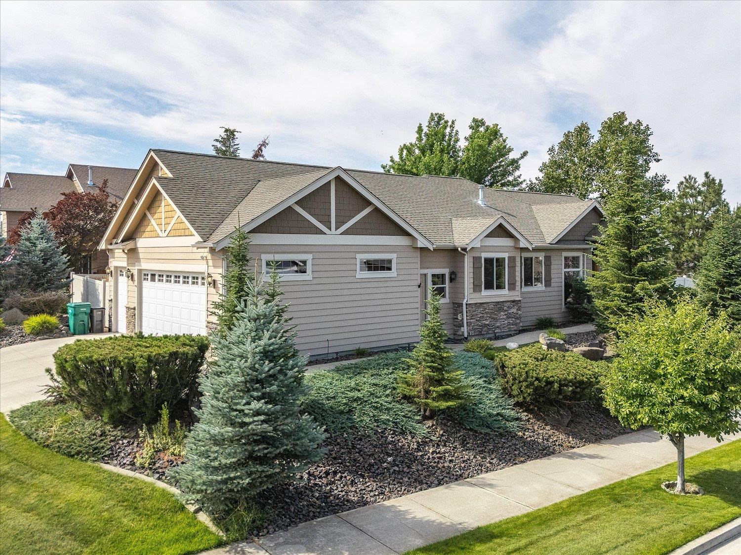 2609 W Hawthorne Rd - Photo 2