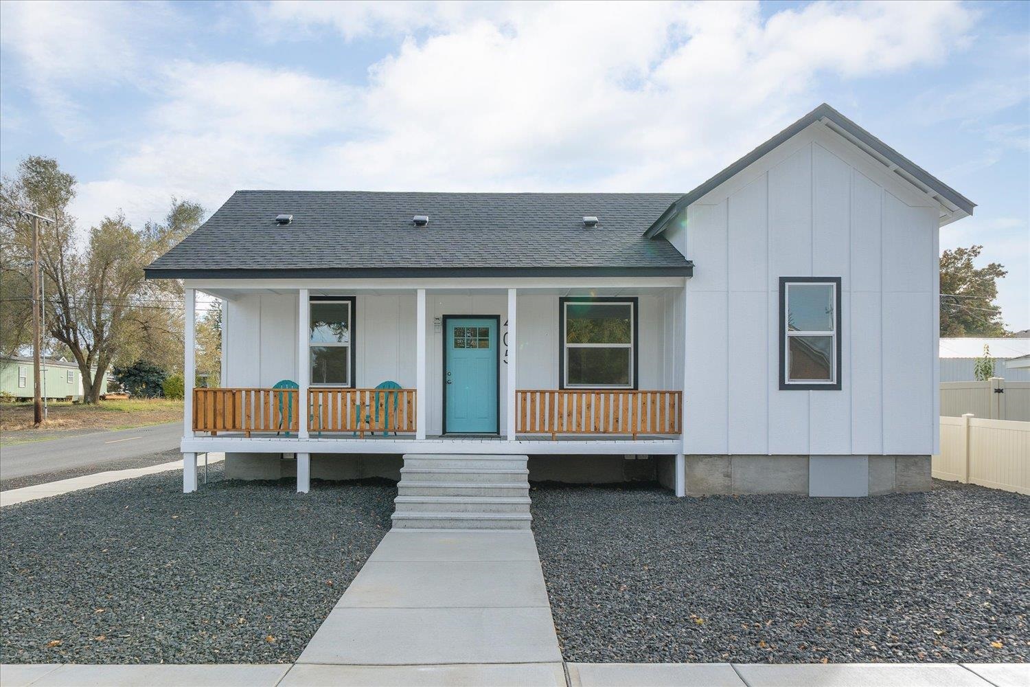 405 W 2nd St - Photo 2