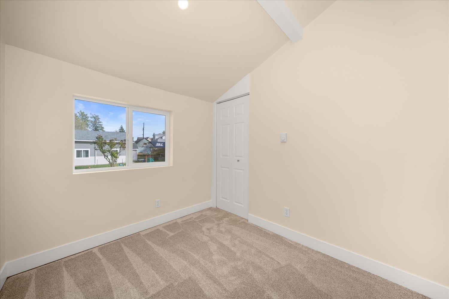405 W 2nd St - Photo 17